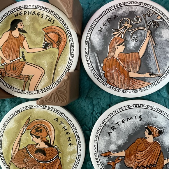 cup holders. - Picture 3 of 7